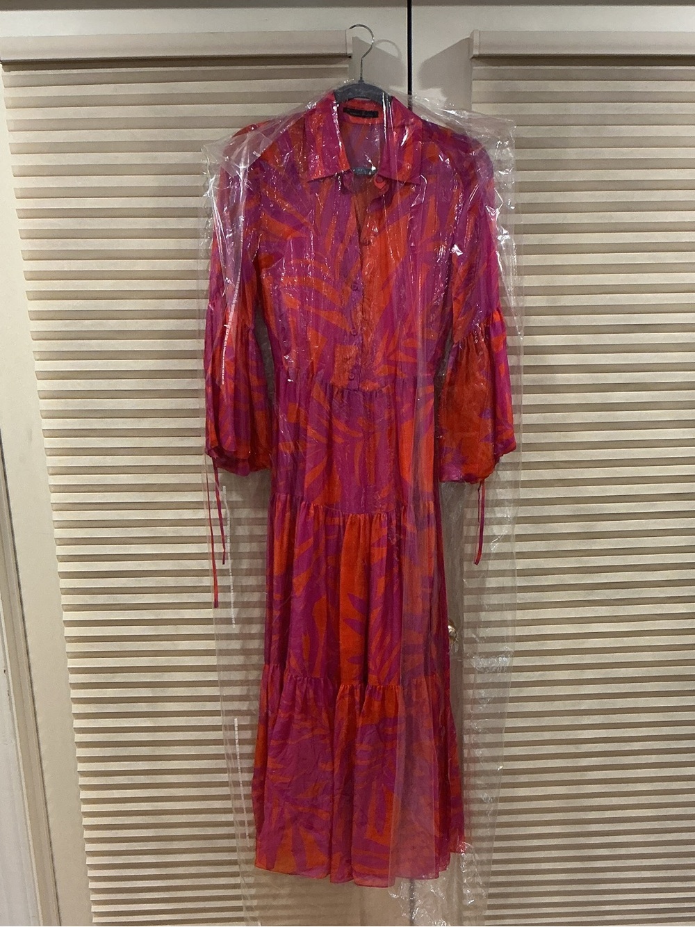 NWOT CH Carolina Herrera Pink and Orange Printed Silk Maxi Dress, Size XS